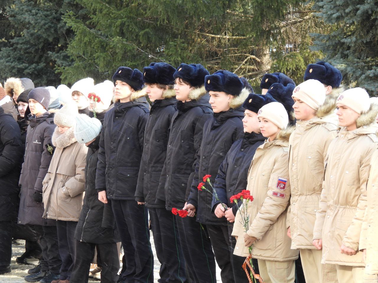 В Ровеньской школе №2 в торжественной обстановке открыли мемориальную доску выпускнику школы Ивану Александровичу Бутову, участнику специальной военной операции, который погиб при исполнении воинского долга В Ровеньской школе №2 в торжественной обстановке открыли мемориальную доску выпускнику школы Ивану Александровичу Бутову, участнику специальной военной операции, который погиб при исполнении воинского долга