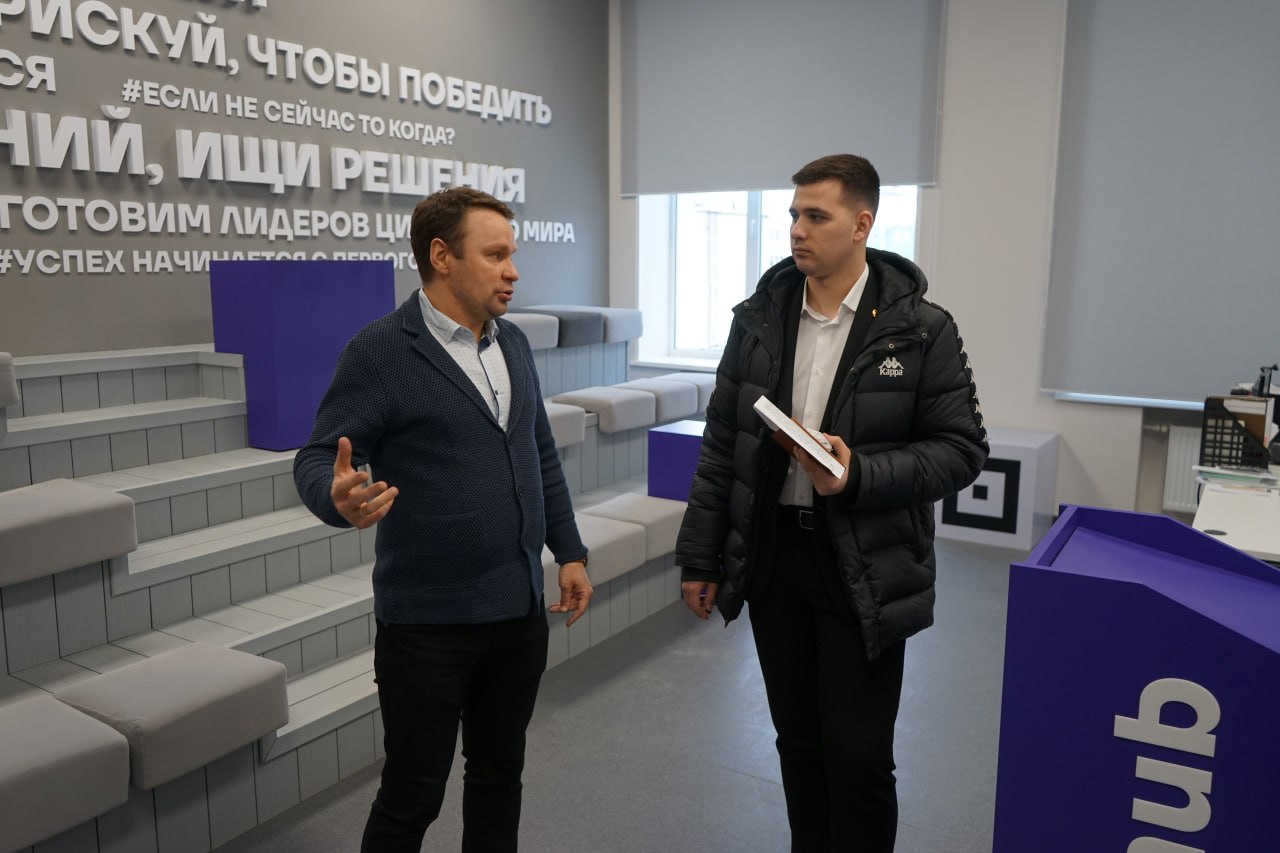 Дублёр заместителя губернатора - министра цифрового развития Данил Золотарев побывал в образовательных ИТ-учреждениях региона, в которых готовят кадры будущего Дублёр заместителя губернатора - министра цифрового развития Данил Золотарев побывал в образовательных ИТ-учреждениях региона, в которых готовят кадры будущего