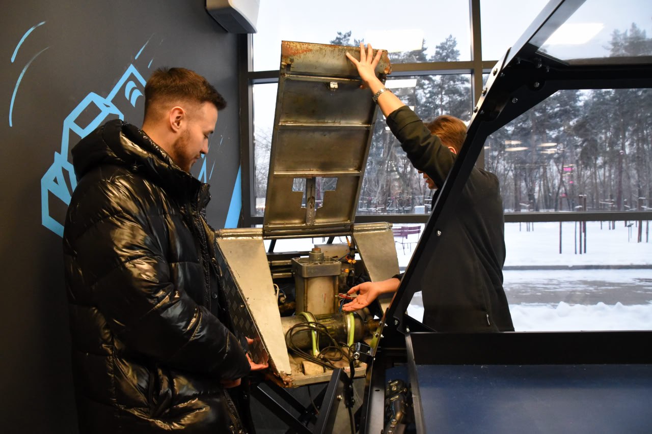 Дублёр министра культуры Белгородской области Сергей Терещенко побывал в творческих мастерских «Креатив-Тауна», работающих в парке культуры и отдыха имени В.И. Ленина Дублёр министра культуры Белгородской области Сергей Терещенко побывал в творческих мастерских «Креатив-Тауна», работающих в парке культуры и отдыха имени В.И. Ленина