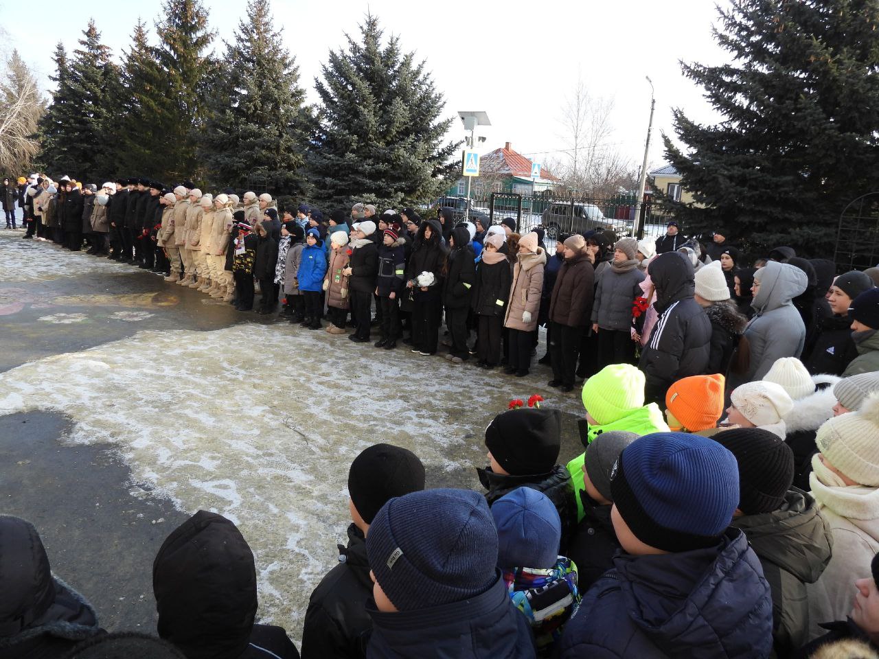 В Ровеньской школе №2 в торжественной обстановке открыли мемориальную доску выпускнику школы Ивану Александровичу Бутову, участнику специальной военной операции, который погиб при исполнении воинского долга В Ровеньской школе №2 в торжественной обстановке открыли мемориальную доску выпускнику школы Ивану Александровичу Бутову, участнику специальной военной операции, который погиб при исполнении воинского долга