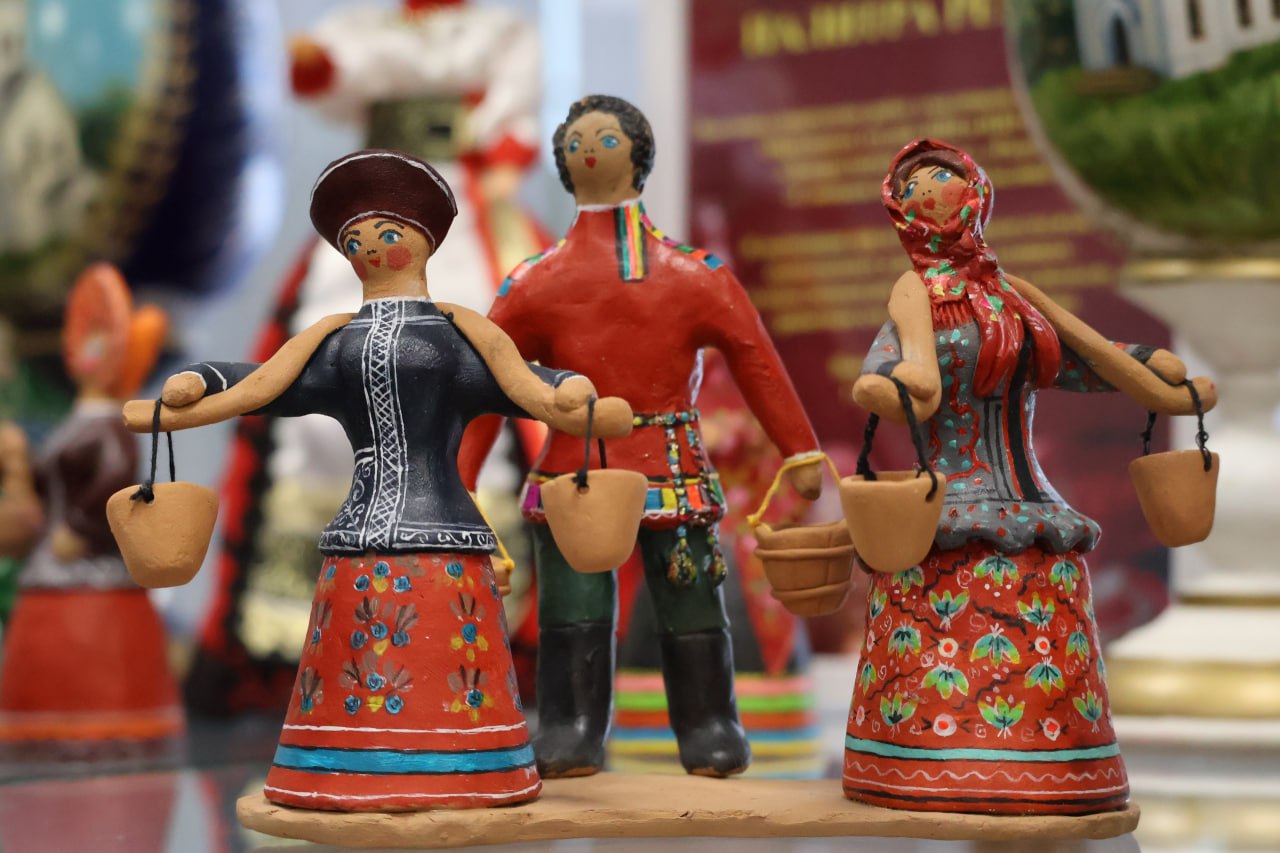 Палитра ремёсел. Центр культурного развития «Горняк» приглашает жителей и гостей города на выставку рукотворных работ руководителей и участников Образцовых студий ДПИ и ИЗО Палитра ремёсел. Центр культурного развития «Горняк» приглашает жителей и гостей города на выставку рукотворных работ руководителей и участников Образцовых студий ДПИ и ИЗО