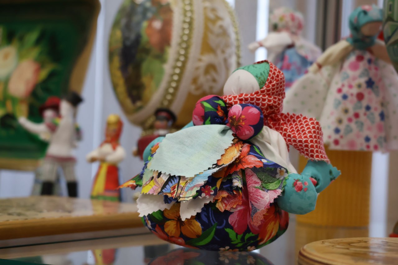 Палитра ремёсел. Центр культурного развития «Горняк» приглашает жителей и гостей города на выставку рукотворных работ руководителей и участников Образцовых студий ДПИ и ИЗО Палитра ремёсел. Центр культурного развития «Горняк» приглашает жителей и гостей города на выставку рукотворных работ руководителей и участников Образцовых студий ДПИ и ИЗО