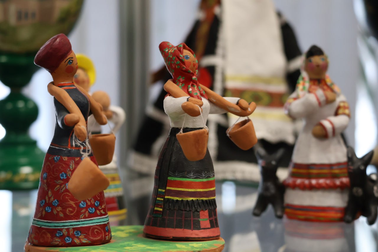 Палитра ремёсел. Центр культурного развития «Горняк» приглашает жителей и гостей города на выставку рукотворных работ руководителей и участников Образцовых студий ДПИ и ИЗО Палитра ремёсел. Центр культурного развития «Горняк» приглашает жителей и гостей города на выставку рукотворных работ руководителей и участников Образцовых студий ДПИ и ИЗО