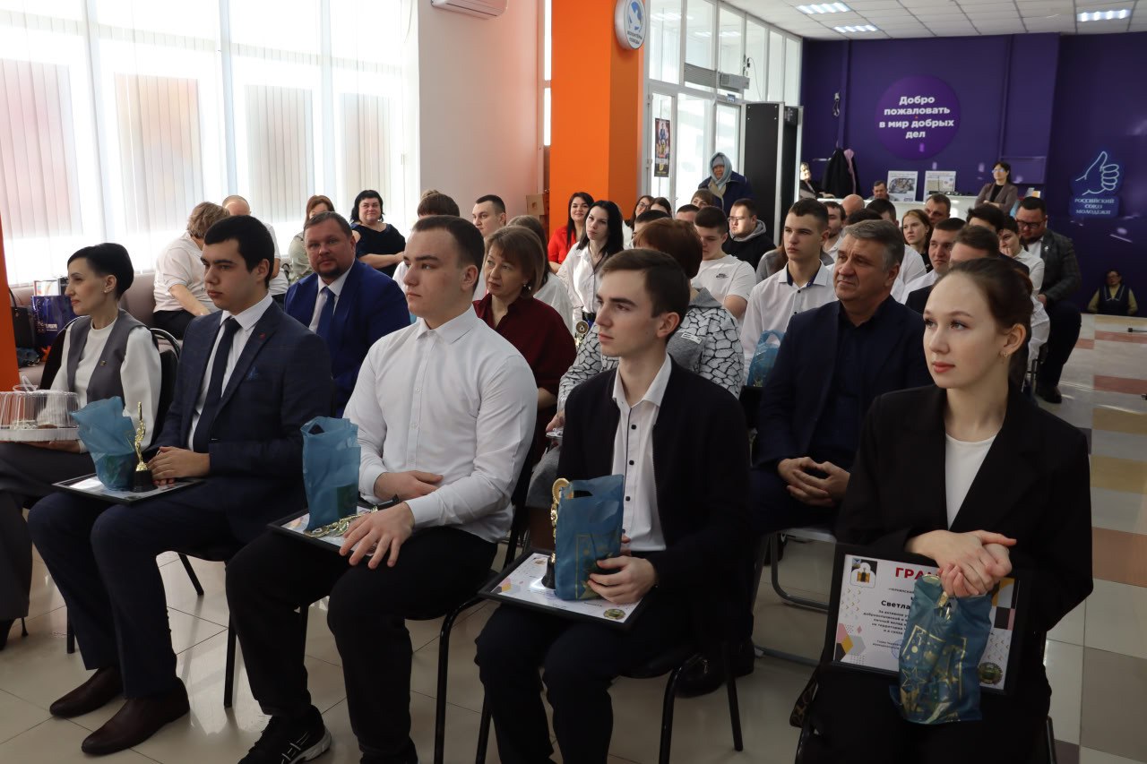 Сегодня в Центре молодёжных инициатив прошло торжественное мероприятие в преддверии приближающегося праздника - Дня Студента Сегодня в Центре молодёжных инициатив прошло торжественное мероприятие в преддверии приближающегося праздника - Дня Студента