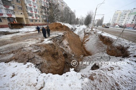 Коммунальщики завершают работу на улице Губкина на месте ЧП в Белгороде