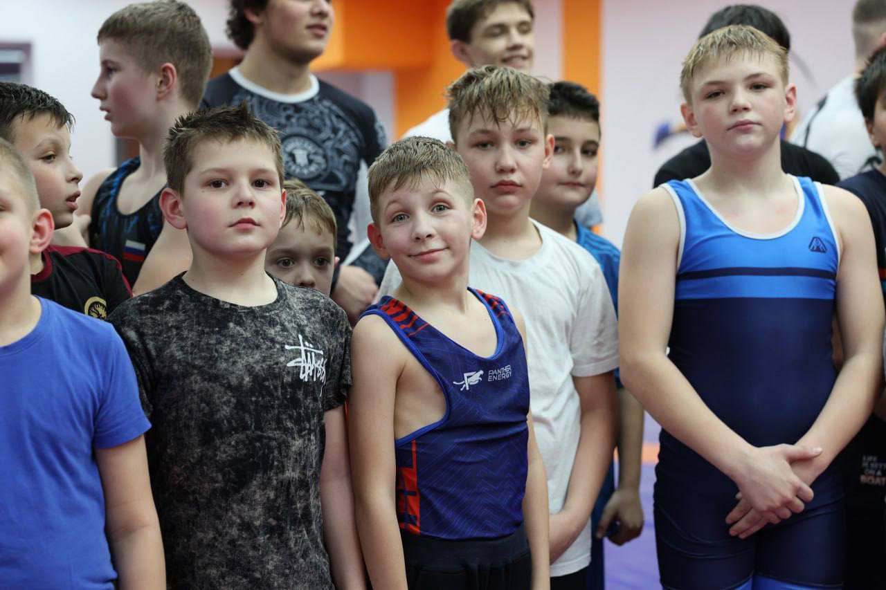 Завершилось обновление зала борьбы спортивной школы олимпийского резерва №2. Капитальный ремонт этого значимого объекта был проведён по инициативе губернатора Белгородской области Вячеслава Владимировича Гладкова Завершилось обновление зала борьбы спортивной школы олимпийского резерва №2. Капитальный ремонт этого значимого объекта был проведён по инициативе губернатора Белгородской области Вячеслава Владимировича Гладкова