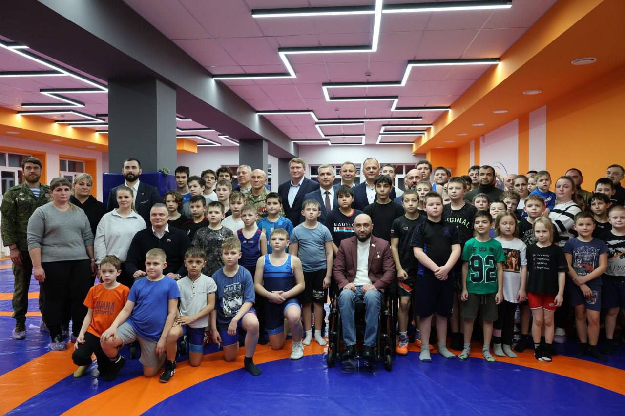 Завершилось обновление зала борьбы спортивной школы олимпийского резерва №2. Капитальный ремонт этого значимого объекта был проведён по инициативе губернатора Белгородской области Вячеслава Владимировича Гладкова Завершилось обновление зала борьбы спортивной школы олимпийского резерва №2. Капитальный ремонт этого значимого объекта был проведён по инициативе губернатора Белгородской области Вячеслава Владимировича Гладкова