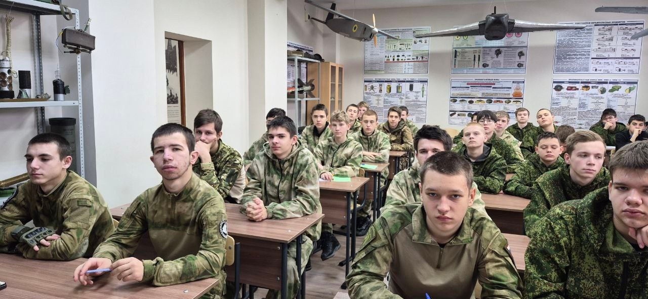 Студенты Вейделевского агротехникума успешно завершили учебные сборы в Губкине Студенты Вейделевского агротехникума успешно завершили учебные сборы в Губкине