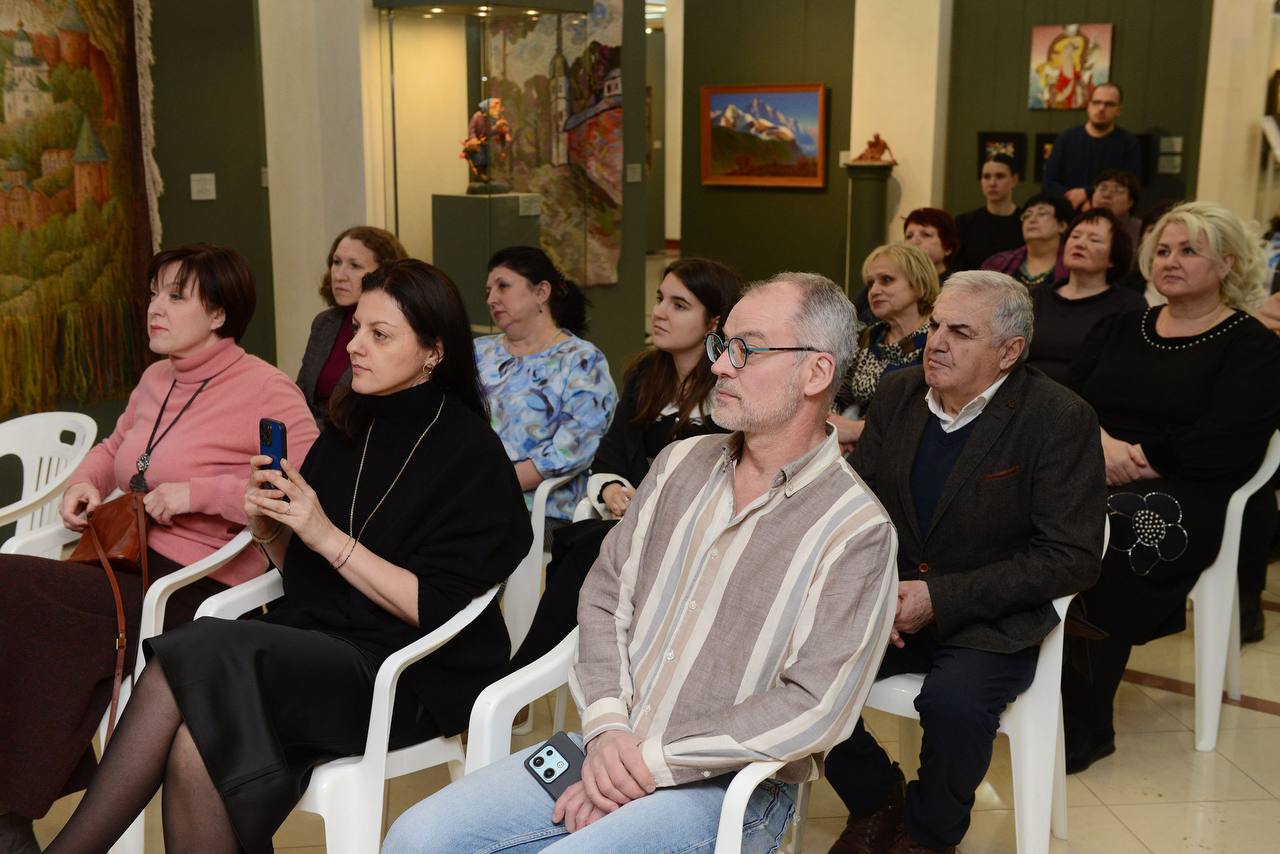 В Белгородском художественном музее открылась выставка «Юрий Косаговский. Планета Рондизм» — погружение в мир универсального творца: художника, поэта, композитора и философа В Белгородском художественном музее открылась выставка «Юрий Косаговский. Планета Рондизм» — погружение в мир универсального творца: художника, поэта, композитора и философа