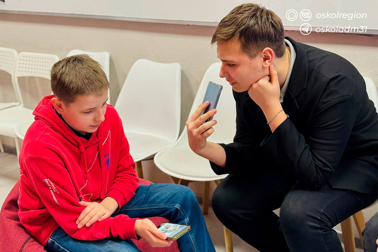 Сцена любит смелых!. Старооскольские активисты Движения Первых в рамках Всероссийского проекта «Флагманы возможностей» посетили мастер-класс по публичным выступлениям Сцена любит смелых!. Старооскольские активисты Движения Первых в рамках Всероссийского проекта «Флагманы возможностей» посетили мастер-класс по публичным выступлениям