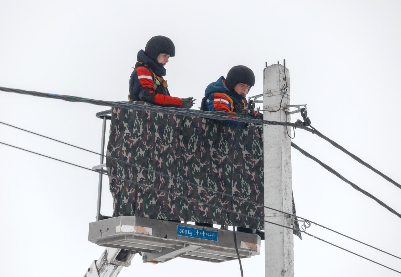 Сотрудники «Белгородэнерго» отработали навыки безопасной эвакуации с высоты