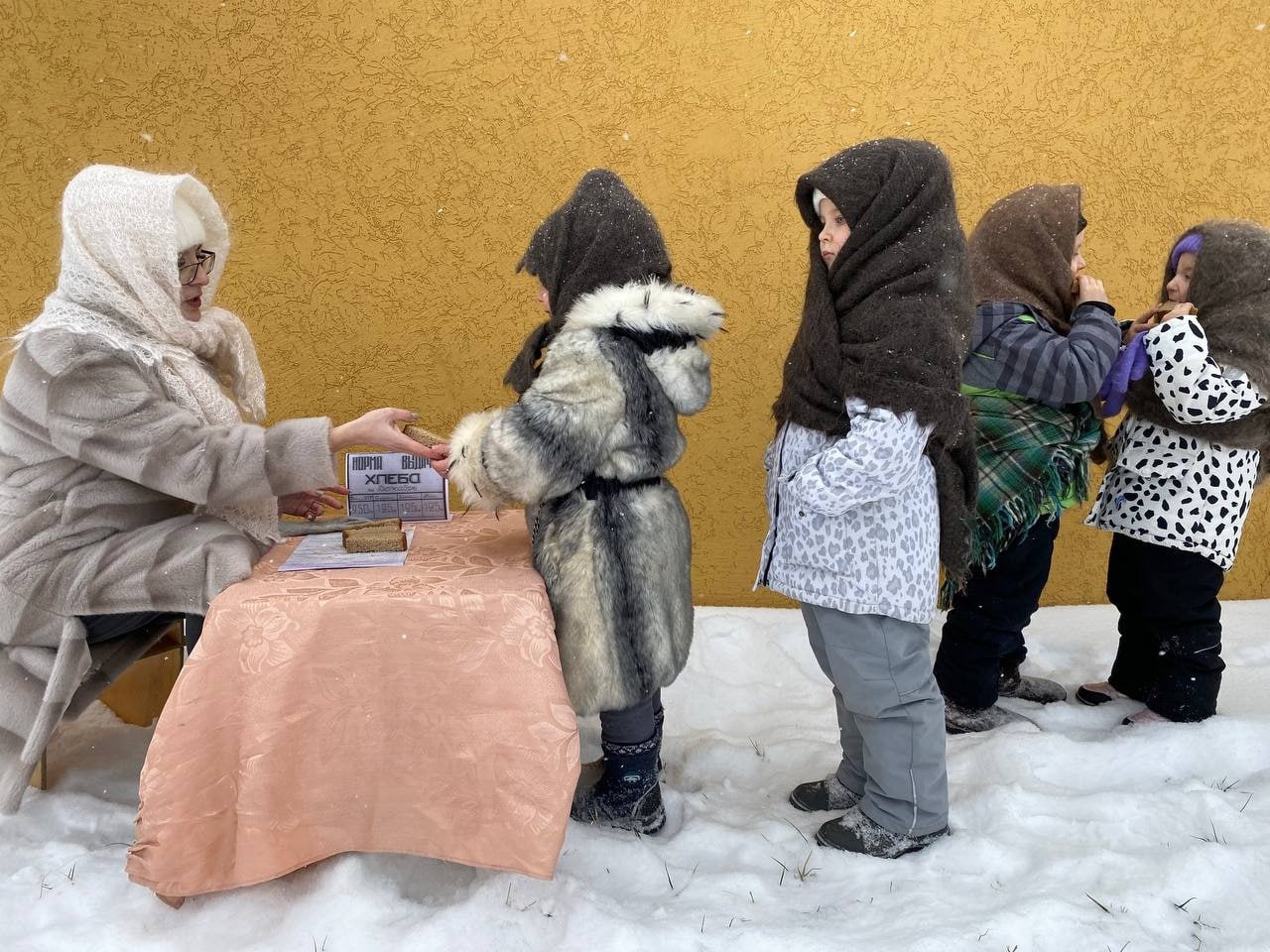 Дорогие друзья!. Сегодня мы отдаём дань памяти и уважения тем, кто проявил мужество и стойкость во время блокады Ленинграда Дорогие друзья!. Сегодня мы отдаём дань памяти и уважения тем, кто проявил мужество и стойкость во время блокады Ленинграда