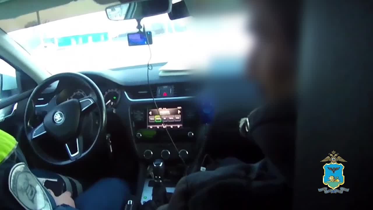 В Белгородской области за неделю двое водителей стали фигурантами уголовных дел за попытку передать незаконное денежное вознаграждение автоинспекторам