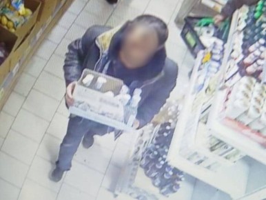 В Старом Осколе участковый задержал подозреваемого в краже 8 бутылок водки