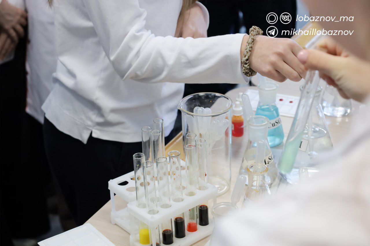 Михаил Лобазнов: Школа №21 начинает новую главу под названием Центр образовательных инициатив «Аксиома 2.1». Сегодня вместе с депутатом Белгородской областной думы, управляющим директором ОЭМК им. А.А. Угарова Кириллом... Михаил Лобазнов: Школа №21 начинает новую главу под названием Центр образовательных инициатив «Аксиома 2.1». Сегодня вместе с депутатом Белгородской областной думы, управляющим директором ОЭМК им. А.А. Угарова Кириллом...