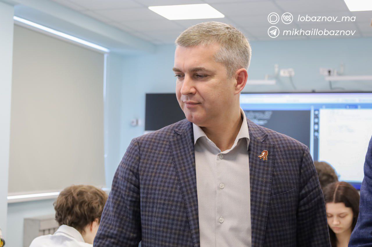 Михаил Лобазнов: Школа №21 начинает новую главу под названием Центр образовательных инициатив «Аксиома 2.1». Сегодня вместе с депутатом Белгородской областной думы, управляющим директором ОЭМК им. А.А. Угарова Кириллом...