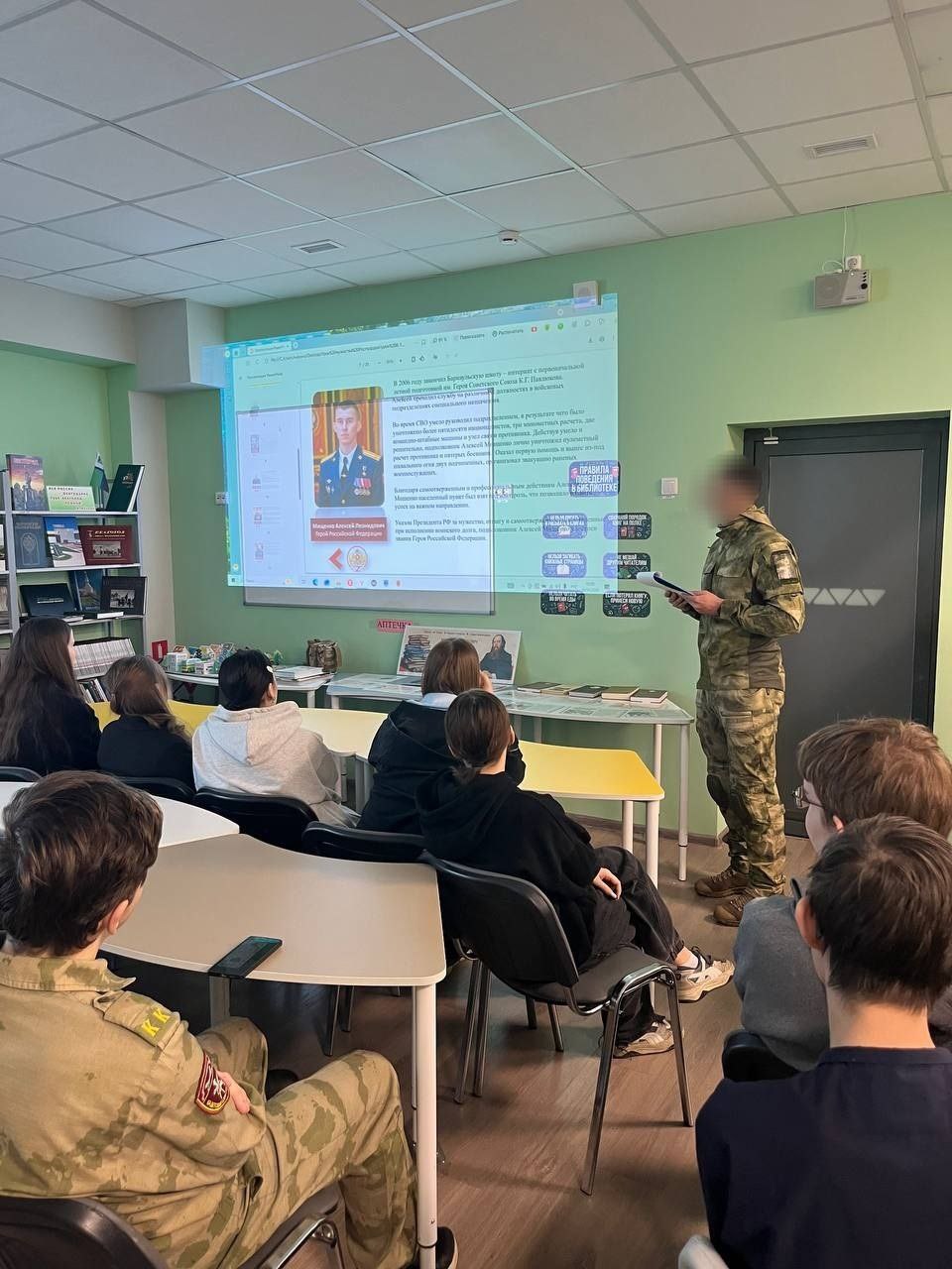 Росгвардейцы провели урок мужества для белгородских кадет в рамках акции «Дни Росгвардии» Росгвардейцы провели урок мужества для белгородских кадет в рамках акции «Дни Росгвардии»