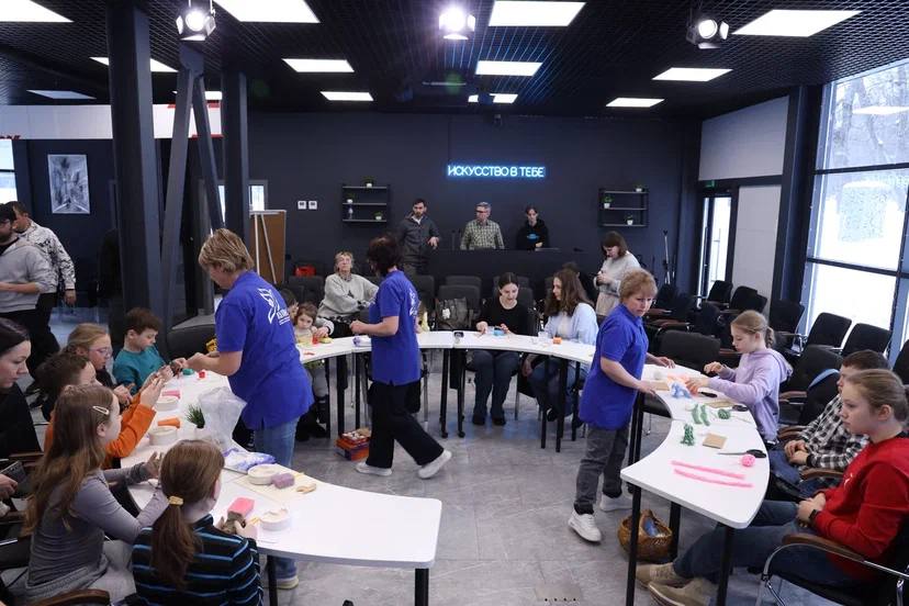 В «Креатив Тауне» проходит День народного творчества: выставки, мастер-классы и яркие перформансы В «Креатив Тауне» проходит День народного творчества: выставки, мастер-классы и яркие перформансы