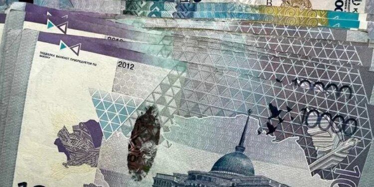 Специальные соцвыплаты для работников во вредных условиях: кто может получать их до выхода на пенсию