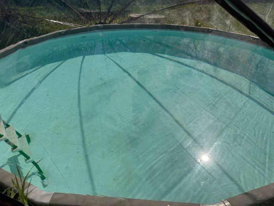 Как перекись водорода уничтожает купол бассейна и что еще с ним опасно