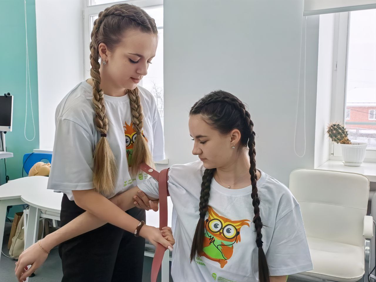 Ученики медклассов Корочанской школы постигают азы профессии Ученики медклассов Корочанской школы постигают азы профессии