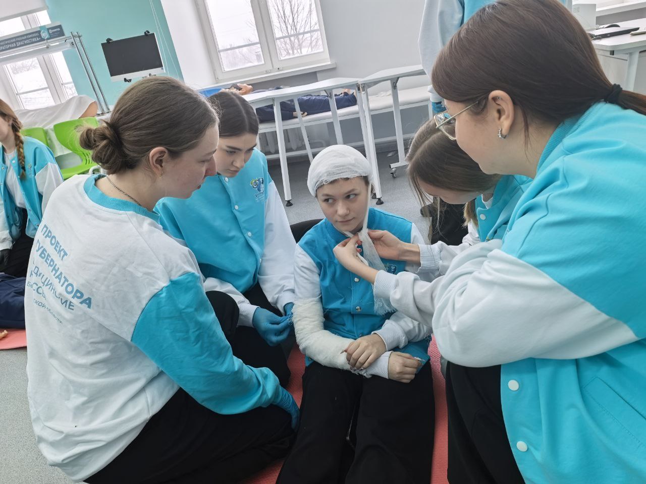 Ученики медклассов Корочанской школы постигают азы профессии Ученики медклассов Корочанской школы постигают азы профессии