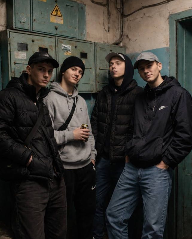 Белгородские полицейские нашли подростков, которые открывали электрощитки в подъездах на улицах Победы и Челюскинцев