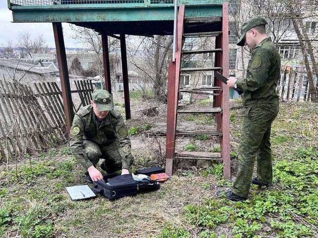 «Современные криминалисты обладают огромным набором для обнаружения всевозможных следов. И главная задача – владеть всеми приспособлениями в совершенстве. Для этого нужно постоянно повышать свою квалификацию, обучаться...