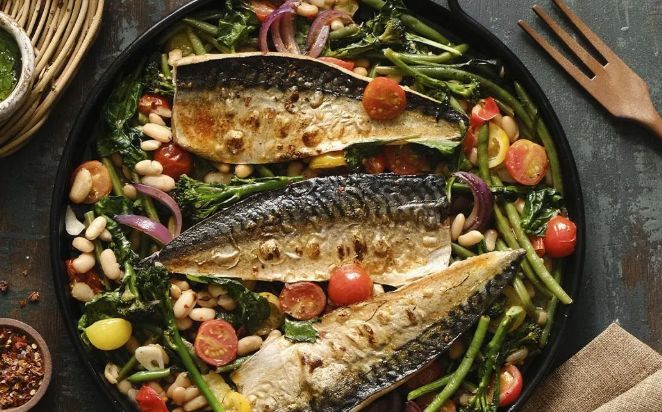 Кулинарная магия: скумбрия с овощами, как в ресторане