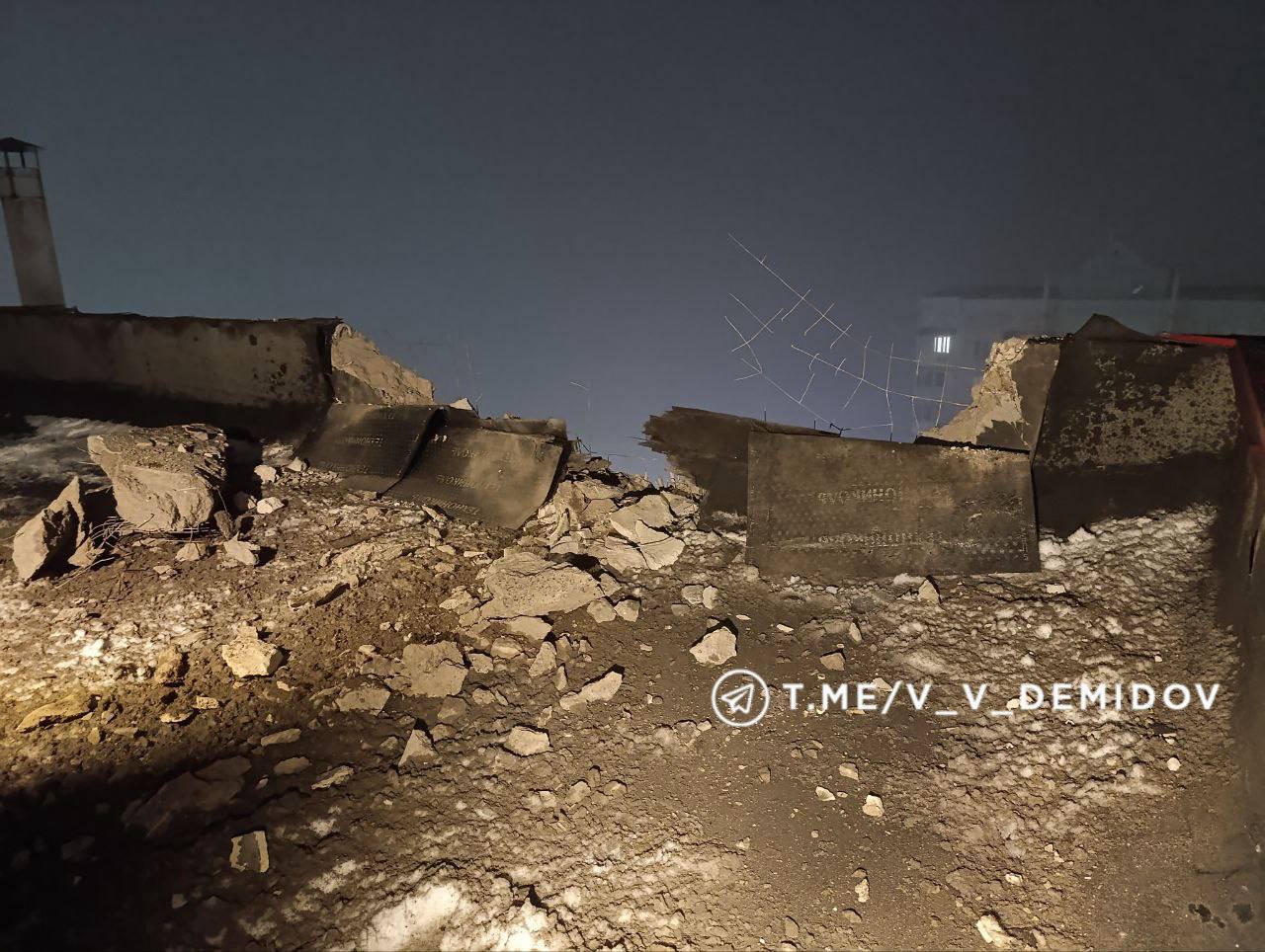 Мэр Валентин Демидов сообщил, что после ракетного обстрела Белгорода зафиксированы отключения электроэнергии, подачи тепла и воды Мэр Валентин Демидов сообщил, что после ракетного обстрела Белгорода зафиксированы отключения электроэнергии, подачи тепла и воды