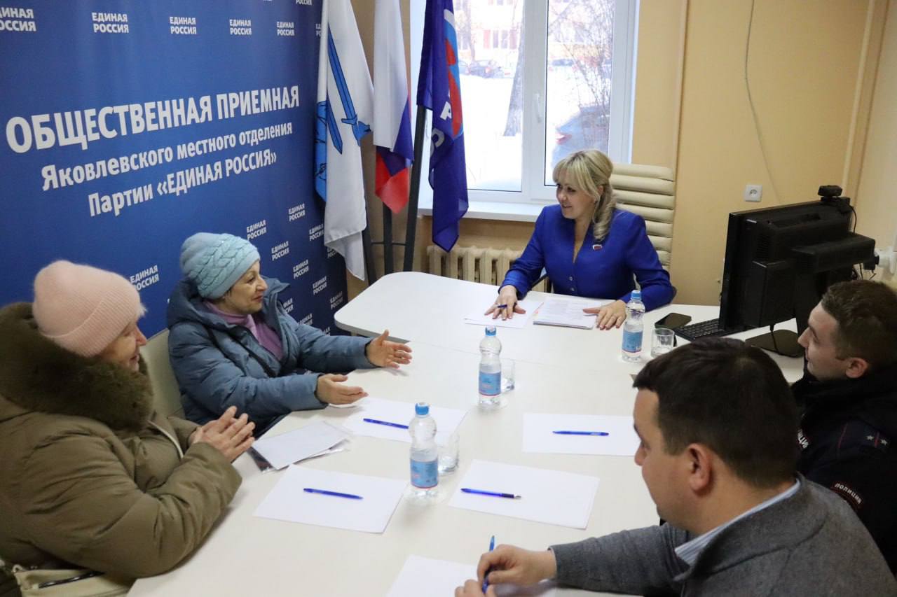 Региональные парламентарии активно участвуют в решении проблем избирателей в рамках депутатских приёмов Региональные парламентарии активно участвуют в решении проблем избирателей в рамках депутатских приёмов
