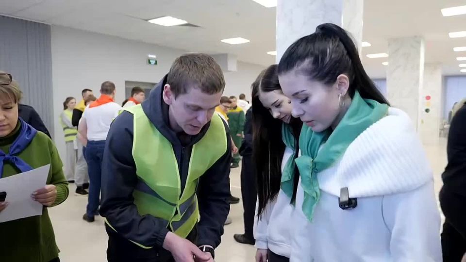 В ходе реализации комплексного плана взаимодействия с различными структурами безопасности в округе проведена интеллектуальная квест-игра под названием «Дорога – это опасно!», которая проходила в рамках родительской гостиной