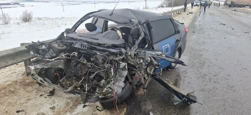 Водитель легкового авто скончался на месте происшествия: в Новооскольском округе сегодня столкнулись три машины