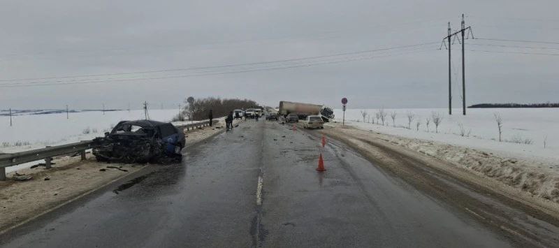 Водитель легкового авто скончался на месте происшествия: в Новооскольском округе сегодня столкнулись три машины Водитель легкового авто скончался на месте происшествия: в Новооскольском округе сегодня столкнулись три машины