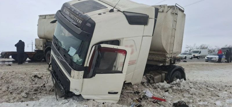 Водитель легкового авто скончался на месте происшествия: в Новооскольском округе сегодня столкнулись три машины Водитель легкового авто скончался на месте происшествия: в Новооскольском округе сегодня столкнулись три машины