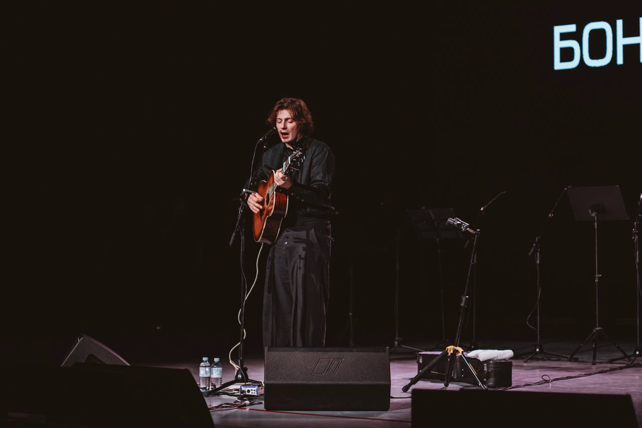 В Белгороде состоялся благотворительный акустический концерт группы «Бонд с кнопкой» В Белгороде состоялся благотворительный акустический концерт группы «Бонд с кнопкой»