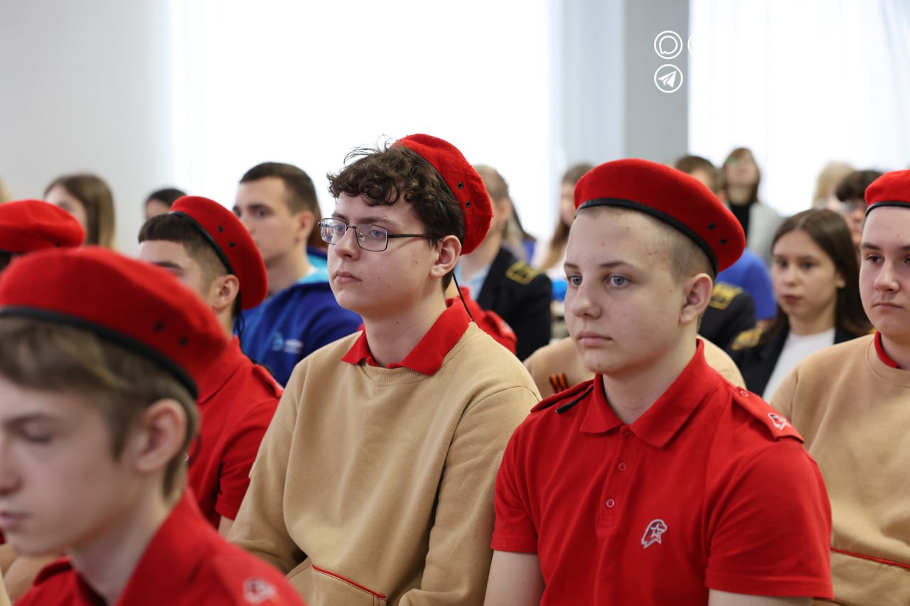 Михаил Лобазнов: По случаю празднования Дня православной молодёжи вместе с митрополитом Белгородским и Старооскольским Иоанном встретился с ребятами на базе СТИ НИТУ «МИСИС» Михаил Лобазнов: По случаю празднования Дня православной молодёжи вместе с митрополитом Белгородским и Старооскольским Иоанном встретился с ребятами на базе СТИ НИТУ «МИСИС»