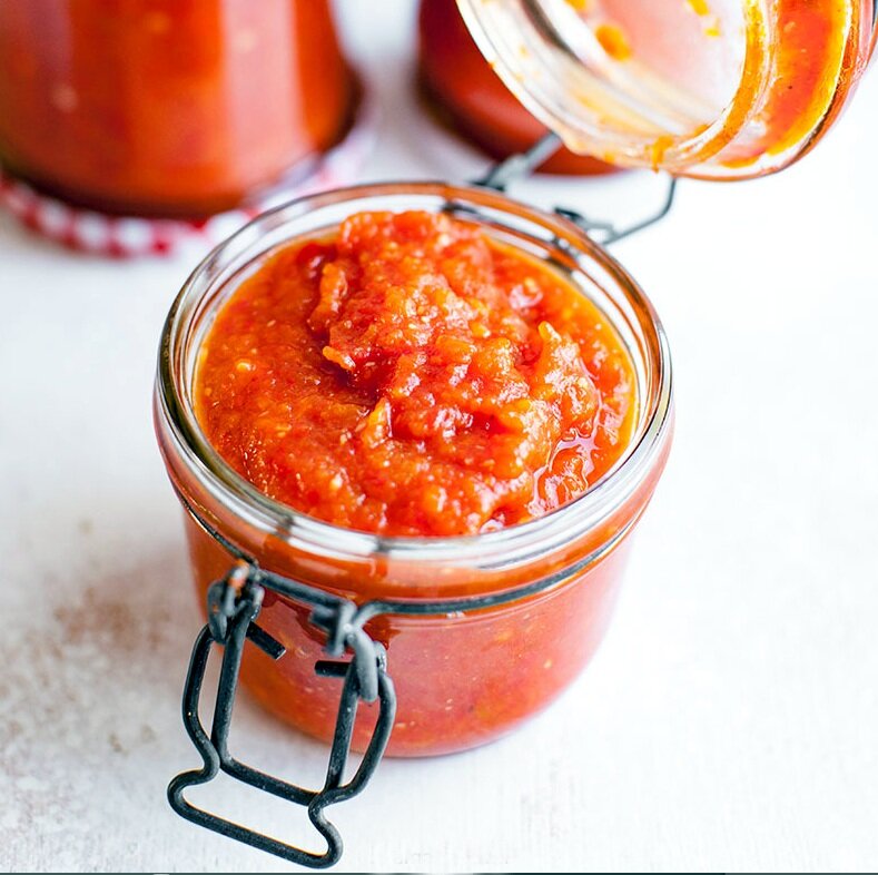 Аджика без уксуса: секреты приготовления с яблоками и чесноком