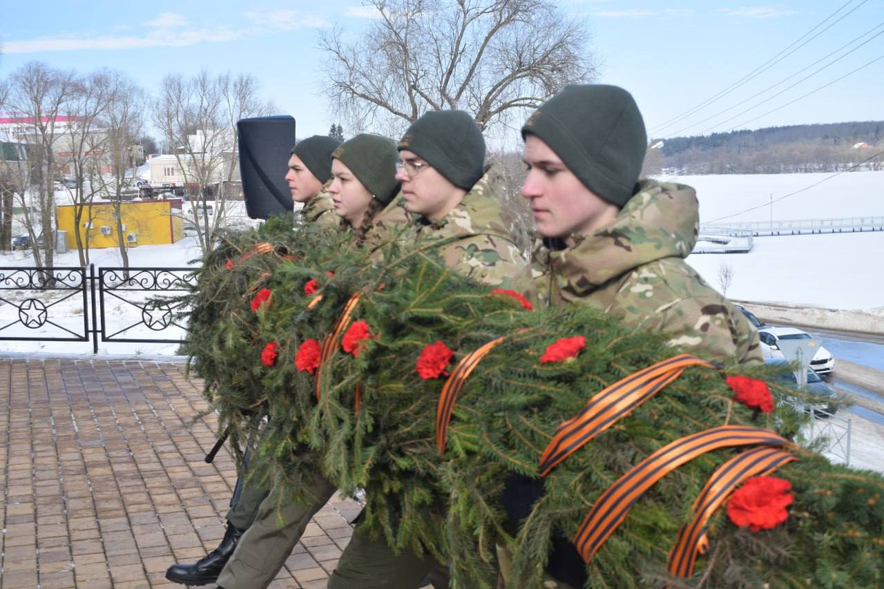 Игорь Щепин: В день 83-й годовщины освобождения Ивнянского округа от немецко-фашистских захватчиков, мы собрались у памятника погибшим воинам, чтобы принять участие в патриотической акции Игорь Щепин: В день 83-й годовщины освобождения Ивнянского округа от немецко-фашистских захватчиков, мы собрались у памятника погибшим воинам, чтобы принять участие в патриотической акции
