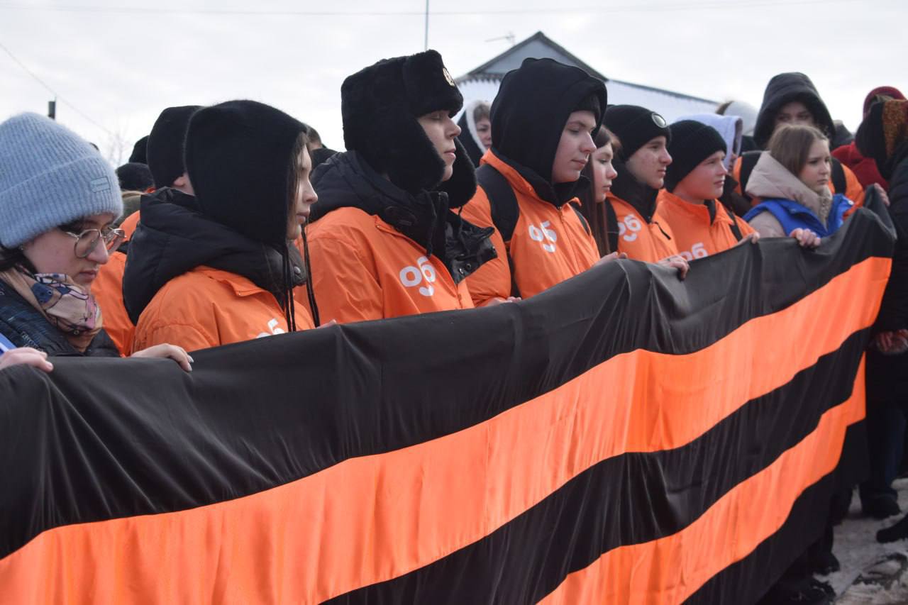 Игорь Щепин: В день 83-й годовщины освобождения Ивнянского округа от немецко-фашистских захватчиков, мы собрались у памятника погибшим воинам, чтобы принять участие в патриотической акции