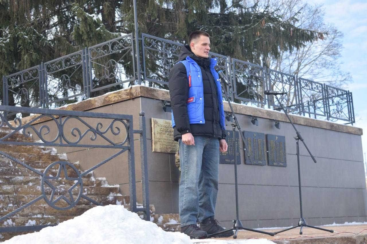 Игорь Щепин: В день 83-й годовщины освобождения Ивнянского округа от немецко-фашистских захватчиков, мы собрались у памятника погибшим воинам, чтобы принять участие в патриотической акции Игорь Щепин: В день 83-й годовщины освобождения Ивнянского округа от немецко-фашистских захватчиков, мы собрались у памятника погибшим воинам, чтобы принять участие в патриотической акции