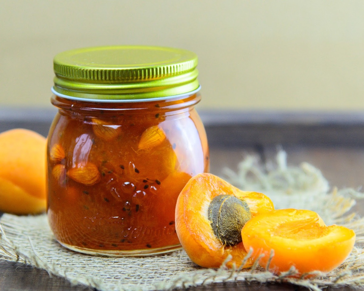 Секрет идеального варенья: как абрикосы и их косточки превращаются в летнее лакомство