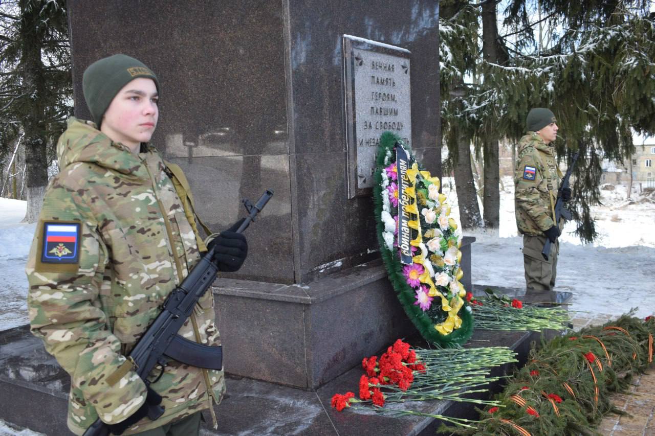 Игорь Щепин: В день 83-й годовщины освобождения Ивнянского округа от немецко-фашистских захватчиков, мы собрались у памятника погибшим воинам, чтобы принять участие в патриотической акции Игорь Щепин: В день 83-й годовщины освобождения Ивнянского округа от немецко-фашистских захватчиков, мы собрались у памятника погибшим воинам, чтобы принять участие в патриотической акции