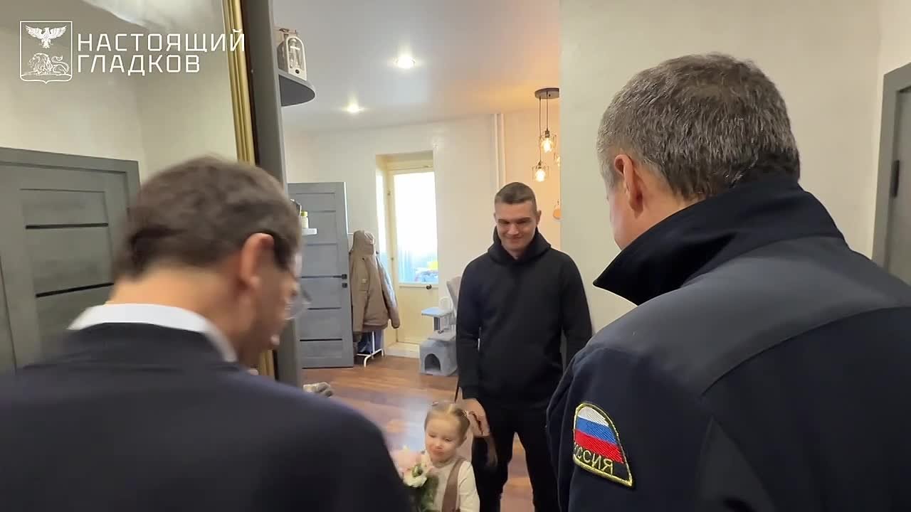 Вячеслав Гладков: Вместе с полномочным представителем Президента РФ в Центральном федеральном округе Игорем Олеговичем Щёголевым в преддверии Дня защитника Отечества приехали поздравить семью участника СВО, действующего...