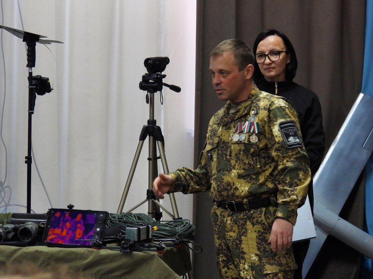 Татьяна Киричкова: В рамках проекта «Диалоги с Героями» в ОГАПОУ «Ровеньский политехнический техникум» курсанты муниципального центра «Воин» и студенты смогли пообщаться с бойцами СГУП «Орлан» и членами территориальной... Татьяна Киричкова: В рамках проекта «Диалоги с Героями» в ОГАПОУ «Ровеньский политехнический техникум» курсанты муниципального центра «Воин» и студенты смогли пообщаться с бойцами СГУП «Орлан» и членами территориальной...