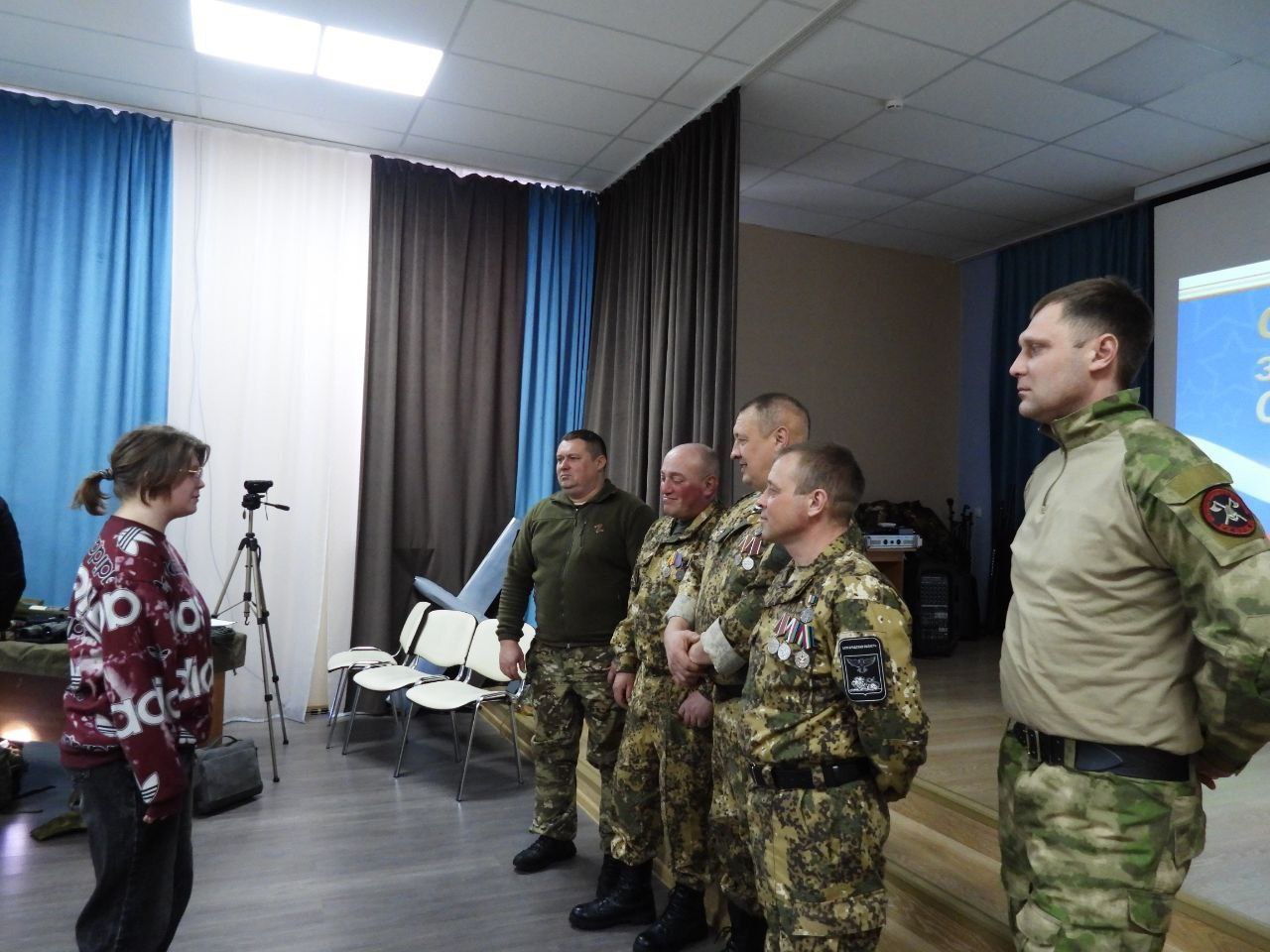 Татьяна Киричкова: В рамках проекта «Диалоги с Героями» в ОГАПОУ «Ровеньский политехнический техникум» курсанты муниципального центра «Воин» и студенты смогли пообщаться с бойцами СГУП «Орлан» и членами территориальной... Татьяна Киричкова: В рамках проекта «Диалоги с Героями» в ОГАПОУ «Ровеньский политехнический техникум» курсанты муниципального центра «Воин» и студенты смогли пообщаться с бойцами СГУП «Орлан» и членами территориальной...