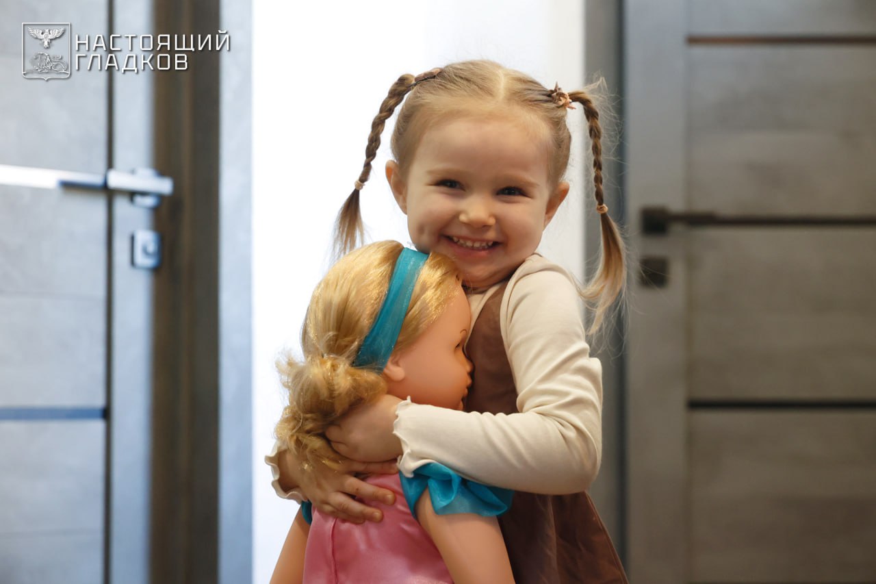 Вячеслав Гладков: Вместе с полномочным представителем Президента РФ в Центральном федеральном округе Игорем Олеговичем Щёголевым в преддверии Дня защитника Отечества приехали поздравить семью участника СВО, действующего... Вячеслав Гладков: Вместе с полномочным представителем Президента РФ в Центральном федеральном округе Игорем Олеговичем Щёголевым в преддверии Дня защитника Отечества приехали поздравить семью участника СВО, действующего...