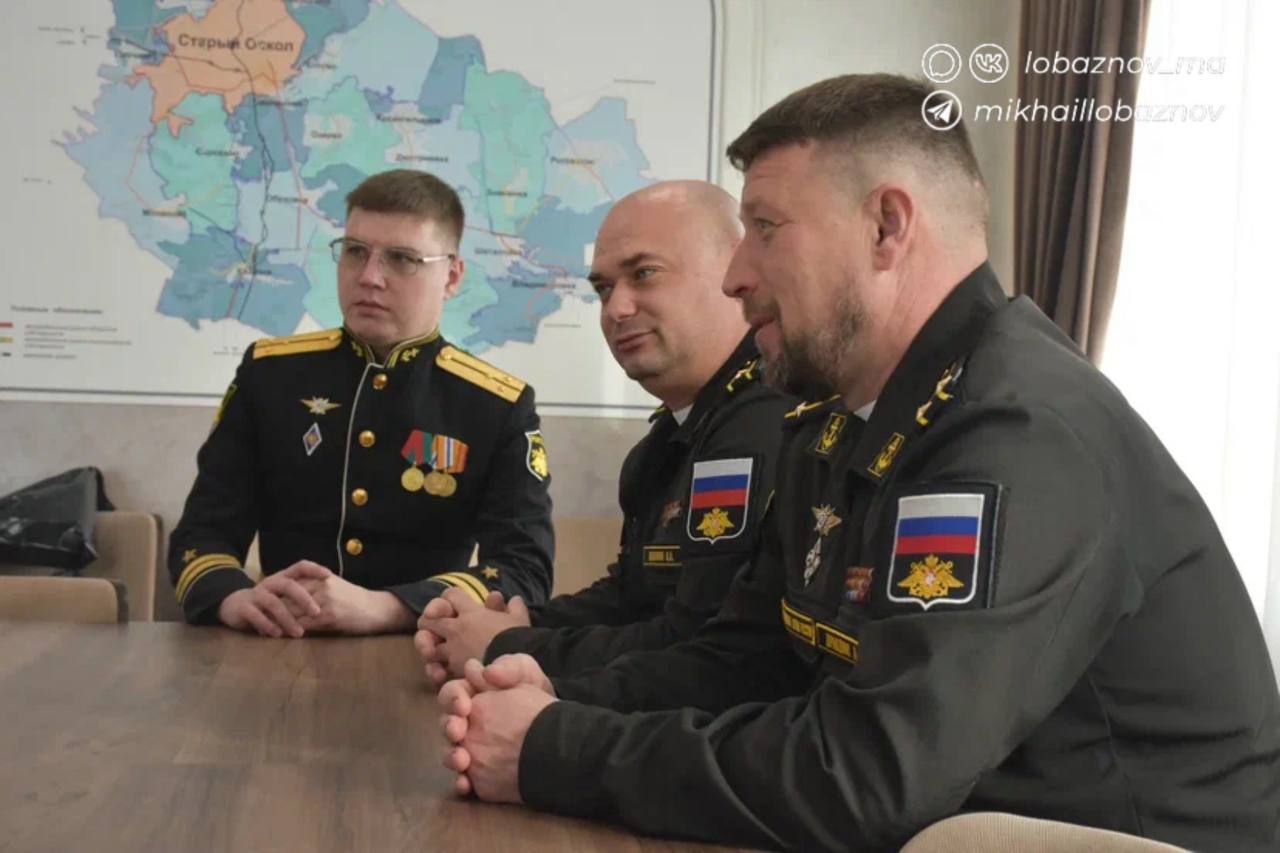 Михаил Лобазнов: В преддверии Дня защитника Отечества встретился с представителями подшефных воинских частей нашего города – ракетно-технической базы и подводной лодки «Старый Оскол» Черноморского флота Михаил Лобазнов: В преддверии Дня защитника Отечества встретился с представителями подшефных воинских частей нашего города – ракетно-технической базы и подводной лодки «Старый Оскол» Черноморского флота