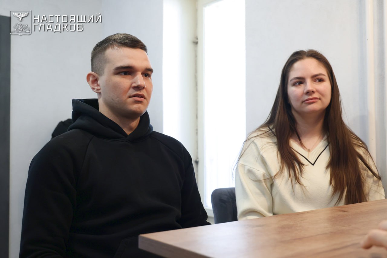 Вячеслав Гладков: Вместе с полномочным представителем Президента РФ в Центральном федеральном округе Игорем Олеговичем Щёголевым в преддверии Дня защитника Отечества приехали поздравить семью участника СВО, действующего... Вячеслав Гладков: Вместе с полномочным представителем Президента РФ в Центральном федеральном округе Игорем Олеговичем Щёголевым в преддверии Дня защитника Отечества приехали поздравить семью участника СВО, действующего...