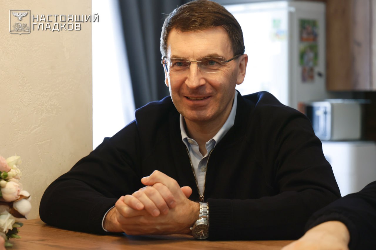 Вячеслав Гладков: Вместе с полномочным представителем Президента РФ в Центральном федеральном округе Игорем Олеговичем Щёголевым в преддверии Дня защитника Отечества приехали поздравить семью участника СВО, действующего... Вячеслав Гладков: Вместе с полномочным представителем Президента РФ в Центральном федеральном округе Игорем Олеговичем Щёголевым в преддверии Дня защитника Отечества приехали поздравить семью участника СВО, действующего...